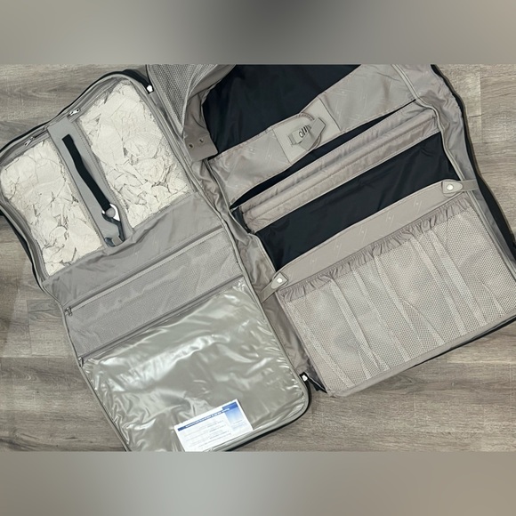 NWT Samsonite 700 Series Ultravalet Classic Black Travel Garment Bag - Picture 8 of 10